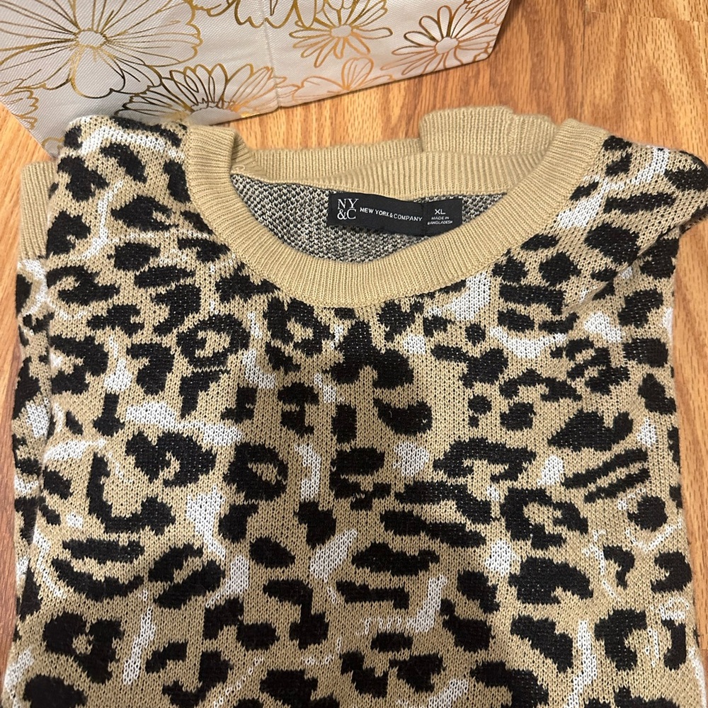 New York & Company Women's Leopard Print Sweater - Black and Tan